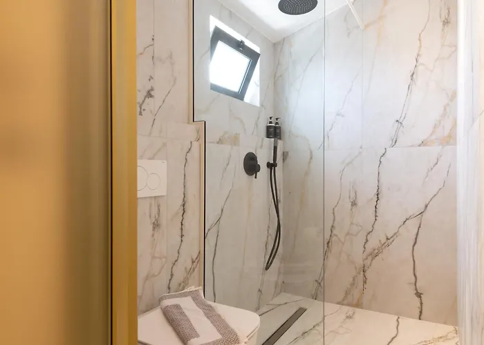 Isola Concept 4* Τσιλιβί