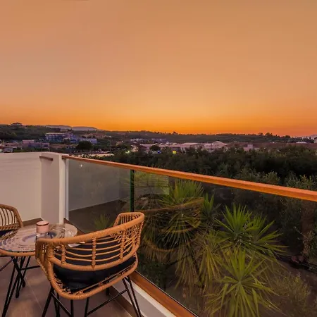 מלון דירות Isola Concept 4*